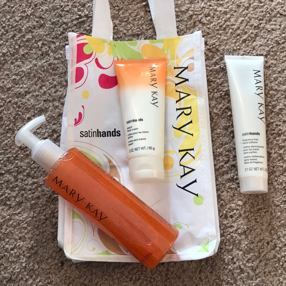 Mary Kay Satin Hands Set